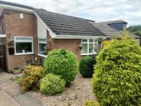 Split Level Bungalow - Sleeps4 - Close to walks - B&B
