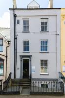 Flat 1 Flint House Tenby - 2 bedroom - garden - parking - dog friendly - B&B