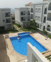 B&B Tanger - Dreams hills Tingis Appartement Neuf pour famille de 7 personnes- Piscine Garage gratuit Wifi Terrasse Climatisation Netflix IPTV à 5mn de la plage et corniche Malabata - Bed and Breakfast Tanger