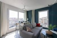 B&B Istanbul - Sophisticated 2BR Corner Haven w/ Parking & Gym #131 - Bed and Breakfast Istanbul