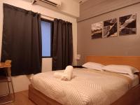 Queen Room with Shared Bathroom
