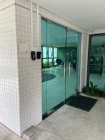 Apartamento com VISTA maravilhosa no bairro do Pina! Cozinha completa, Wi-Fi, Ar Condicionado e máquina de lavar - Condomínio com Estacionamento, Recepção 24h, Piscina e Academia - B&B Recife