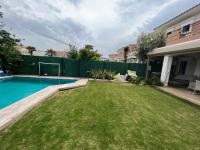 Alaçatı çarşıda, özel havuzlu 4 odalı villa - B&B