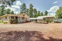 B&B Pinetop-Lakeside - Laptop-Friendly Lakeside Cottage Stay with Gas Grill - Bed and Breakfast Pinetop-Lakeside