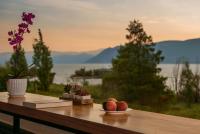 Deluxe Double Room with Side Sea View