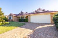 White Sands, 14 Whitesands Road - Pet Friendly & Air Con - B&B