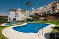 Sea view apartment with private garden and jacuzzi in Balcones del Lago, Istan - Bed and Breakfast El Ángel