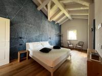 Chambre Lit King-Size - Vue sur Piscine 