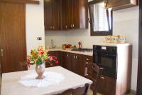 Two-Bedroom House (5 Adults) Mandorlo