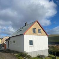 B&B Miðvágur - Cosy house in the old village - Bed and Breakfast Miðvágur