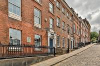 Paradise Square - Remodelled 18th Century Apartme - B&B