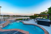 Lakefront Home Insane Views - Pool Spa Gameroom - B&B