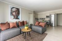 20Mb WiFi LuxSuite vibrant area art 2km 2 gautrain - B&B