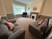 Lovely house & driveway parking - B&B
