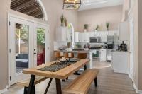 Sun Filled Home W Gorgeous Pool HotTub Gameroom - B&B Round Rock