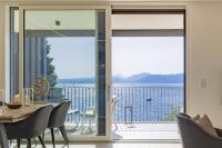 SalvatoreHomes - Luxurious Dreamview Waterfront Apartment in Torri del Benaco with Pool - Casa Azura - a 5 Star Luxury Collection at Lake Garda - Bed and Breakfast Torri del Benaco