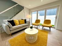 Stunning Brand New House - Sleeps 6 - Free Parking - Great Location - Fast WiFi - Smart TV - Close to Poole & Bournemouth & Sandbanks - Chambres d'hôtes Poole