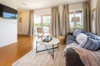 Stylish Guest House with Ocean & City Views - B&B