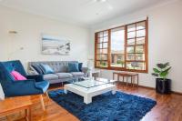 Family Stay with Idyllic Sun-drenched Courtyard - Chambres d’hôtes