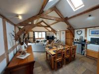 B&B Moreton - Barnacre Green Cottage with Hot Tub and Private Pool - Bed and Breakfast Moreton