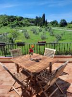 Incantevole appartamento, completo e confortevole con ampia terrazza privata e vista sulle colline Toscane, a pochi chilometri dal mare, vicino ai percorsi per bici della zona - Chambres d’hôtes Massa Marittima