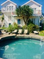 Rustic Beach House 300 Steps from the Ocean - Bed and Breakfast