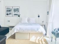 The Art Room Apartment - Bed and Breakfast Cardigan