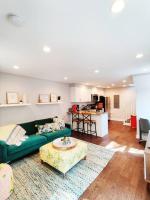 Charming 1BDR In Central Rittenhouse Square With Patio Hosted by StayRafa - B&B