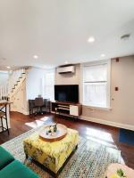 Charming 1BDR In Central Rittenhouse Square With Patio Hosted by StayRafa - Bed and Breakfast Philadelphia