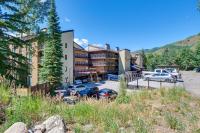 Vail Top-Floor Condo with Deck and Mountain Views! - B&B Vail