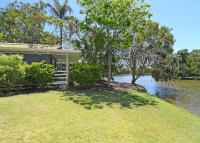 B&B Urangan - Lake View Villa - Bed and Breakfast Urangan