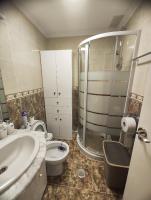 Calle Pedro Lorca Spacious Studio near Del Cura Beach , seafront with many reastoraunts, supermarket Masymas and pharmacy 24h - B&B Torrevieja