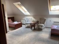 Tweepersoonskamer met 2 Aparte Bedden en Badkamer