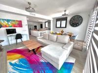 Acogedora casa en Madrid con piscina privada, jacuzzy y garaje - B&B Madrid