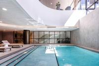 Top Floor Mountain View Luxury Rental Unit in SkyGarden Glen - B&B