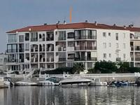 Apartament 3 persones amb piscina comunitaria Terrassa amb vistes canal i Llac St Maurici - B&B