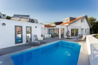 Romantic Pool House - B&B