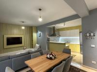 Joni's Condo at Mali i Robit - B&B Golem