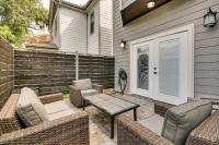 Luxe Southwest Houston Home w/ Balconies & Patio! - Chambres d'hôtes Houston