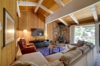 Mammoth Lakes Vacation Rental 1 Mi to Ski Area! - Bed and Breakfast