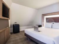 Accessible Superior Room with Double Bed and Two Sofabeds