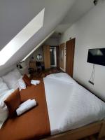 Camera Queen Standard