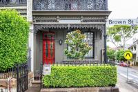 B&B Sydney - Refined Paddington Corner Terrace with Parking - Bed and Breakfast Sydney