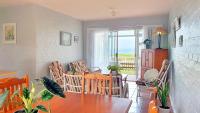 Family Beach Escape: fully-equipped 6 sleeper apartment - Bed and Breakfast Jeffreys Bay