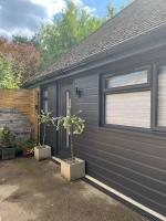 The Hideaway with own private sunny garden - B&B