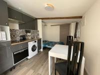 Studio au calme climatisé avec terrasse - B&B