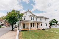 B&B Mount Joy - Newly Renovated Vintage Inspired Large 4 BR Home - Bed and Breakfast Mount Joy