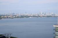 Modern luxury Waterfront Condo - Bed and Breakfast Mississauga