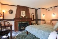 Deluxe Queen Room with Fireplace