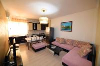 B&B Shkodër - ARSI FLAT -Spacious & Stylish condo-city center - Bed and Breakfast Shkodër